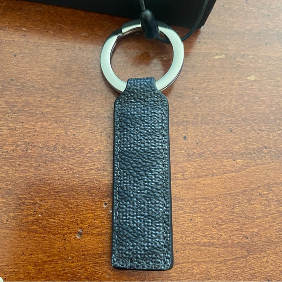 Michael Kors credit card holder and keychain box set ✨ New in box ✨ - Picture 2 of 4